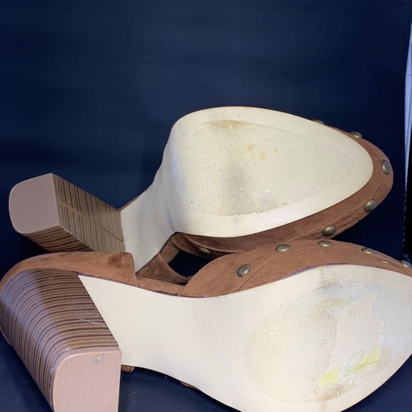 Practically NEW Brown High Heels - Picture 3 of 6